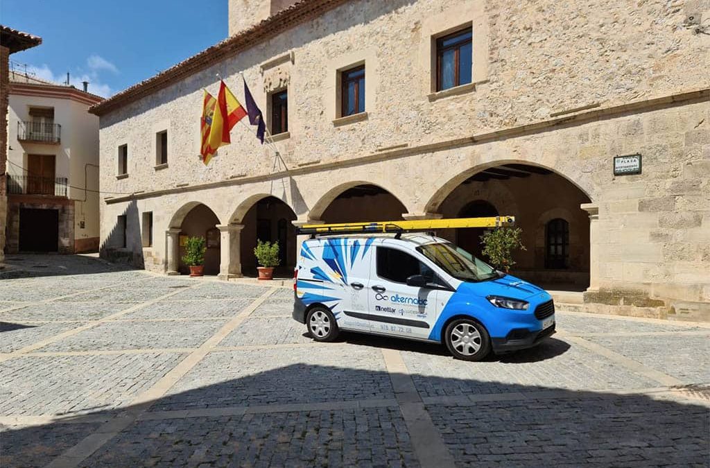 Dotamos a Ejulve de fibra óptica